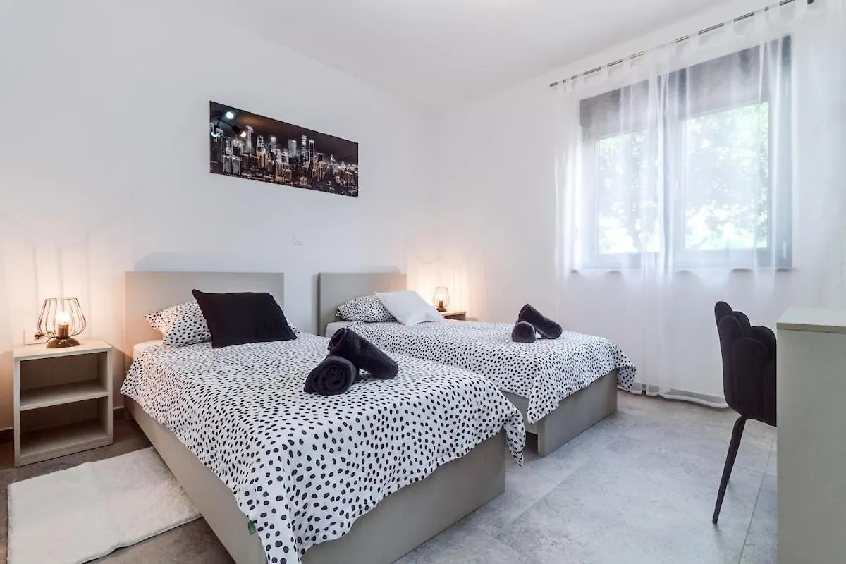 Villa L&Z Glavani