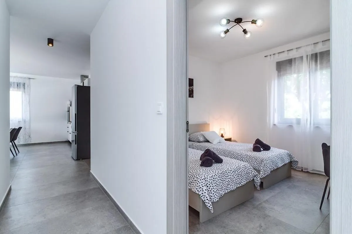 Villa L&Z Glavani